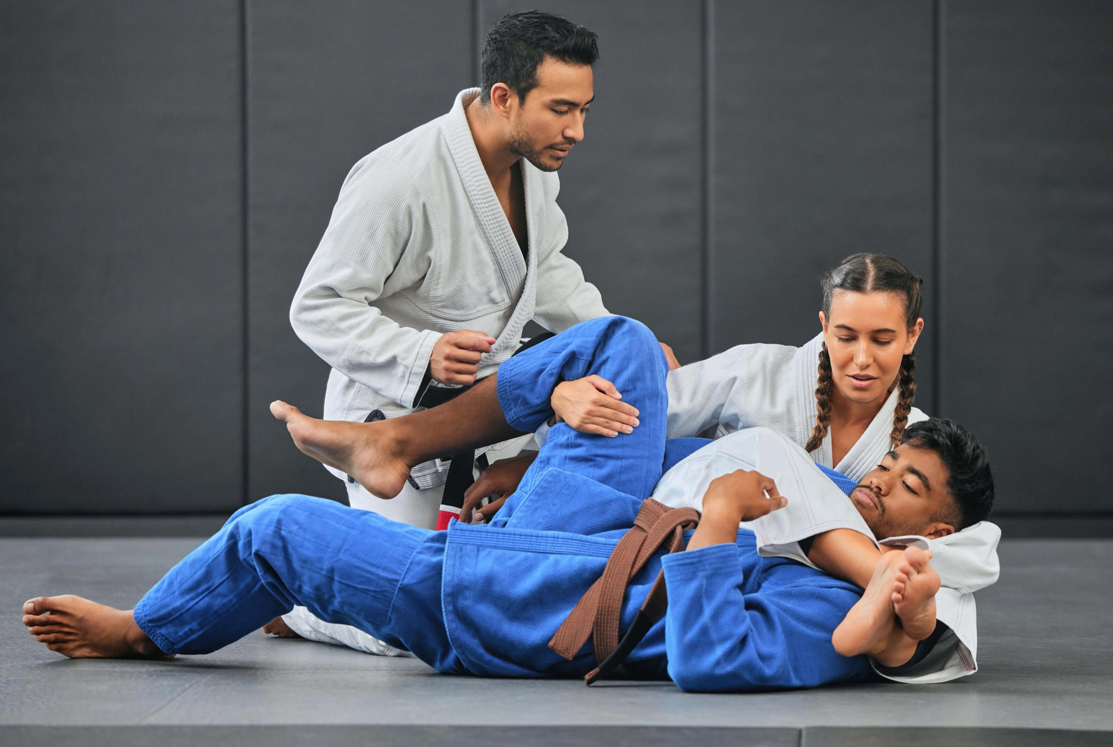 Women training BJJ